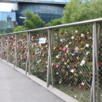 Graz (Österreich) – Liebesschlösser an einer Brücke über die Mur