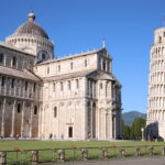 Pisa (I) – Kathedrale und Schiefer Glockenturm aus weißem Marmor